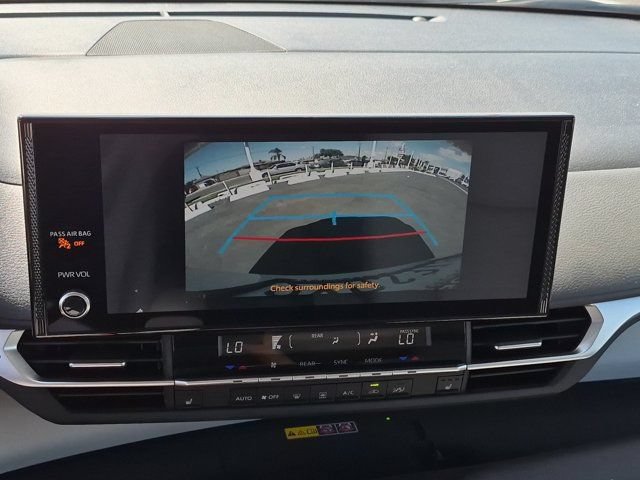 Used 2026 Toyota Sienna XLE FWD image 24