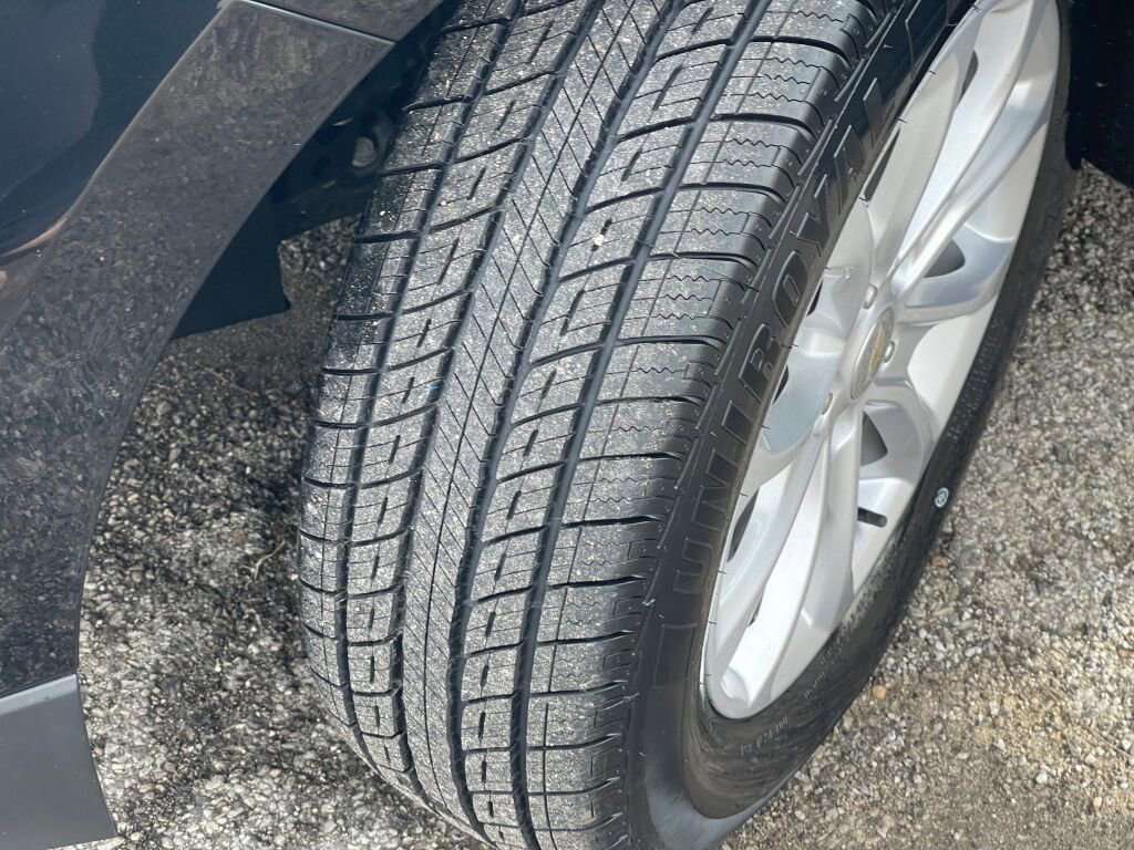 Used 2020 Chevrolet Equinox LT w/ Driver Convenience Package image 26