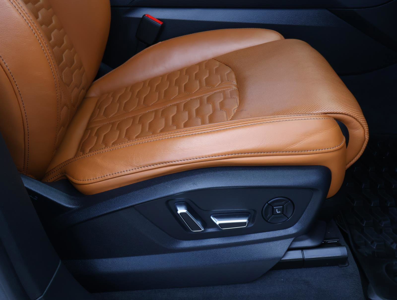 Used 2024 Audi RS Q8 w/ Black Optic Package image 20