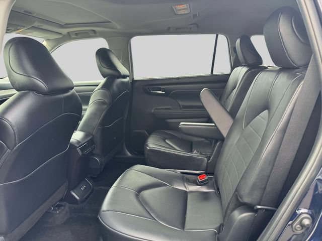 Certified 2025 Toyota Highlander XLE AWD/4WD image 16