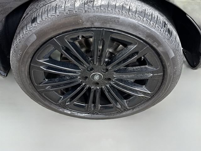 Certified 2025 Land Rover Range Rover SE image 33