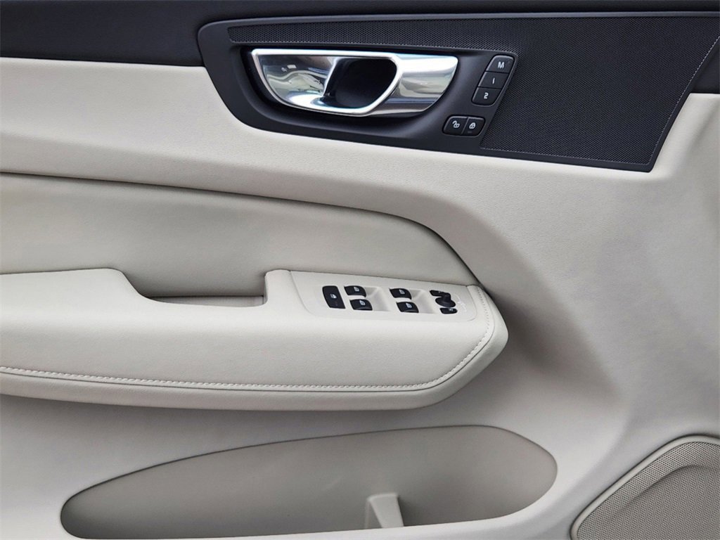 New 2025 Volvo XC60 B5 Core w/ Climate Package image 4