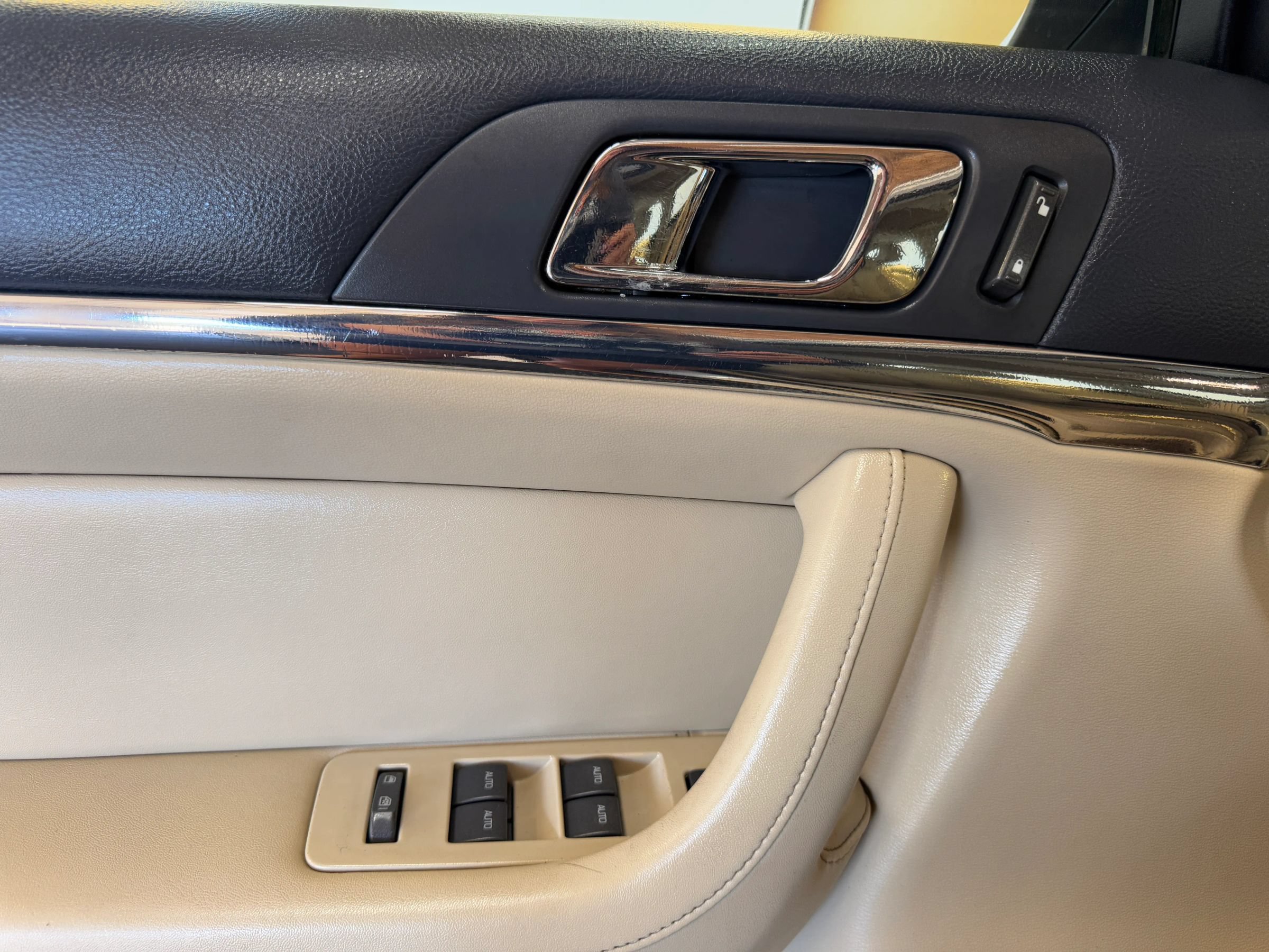 Used 2009 Lincoln MKS AWD image 13