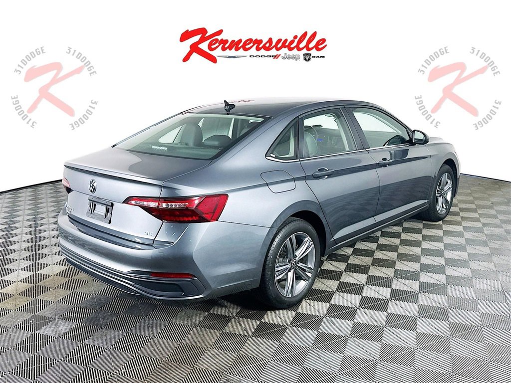 Used 2024 Volkswagen Jetta SE image 7