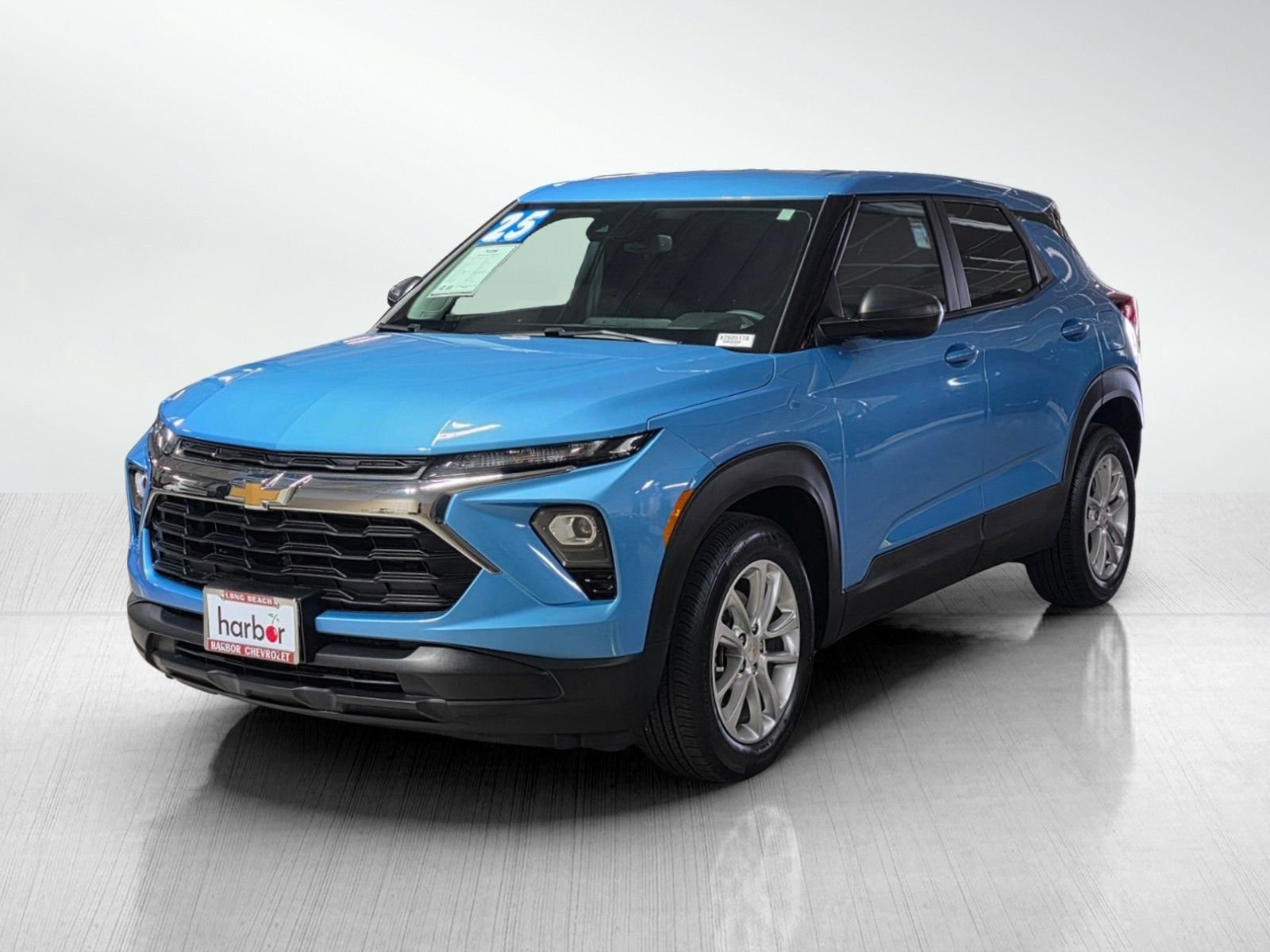 Used 2025 Chevrolet TrailBlazer LS FWD image 3