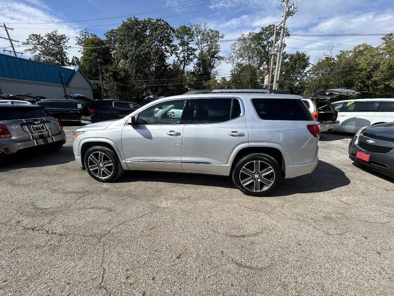 Used 2017 GMC Acadia Denali w/ Technology Package FWD image 4