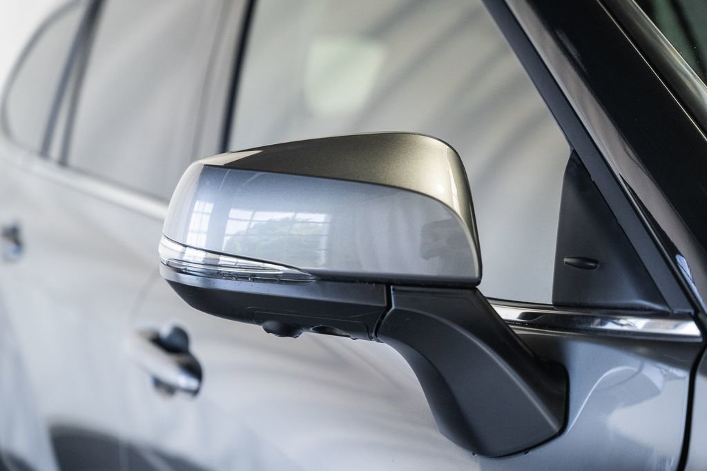 New 2026 Toyota Highlander Platinum AWD/4WD image 16