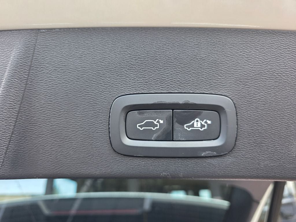 Used 2024 Volvo XC40 B5 Plus AWD/4WD image 22