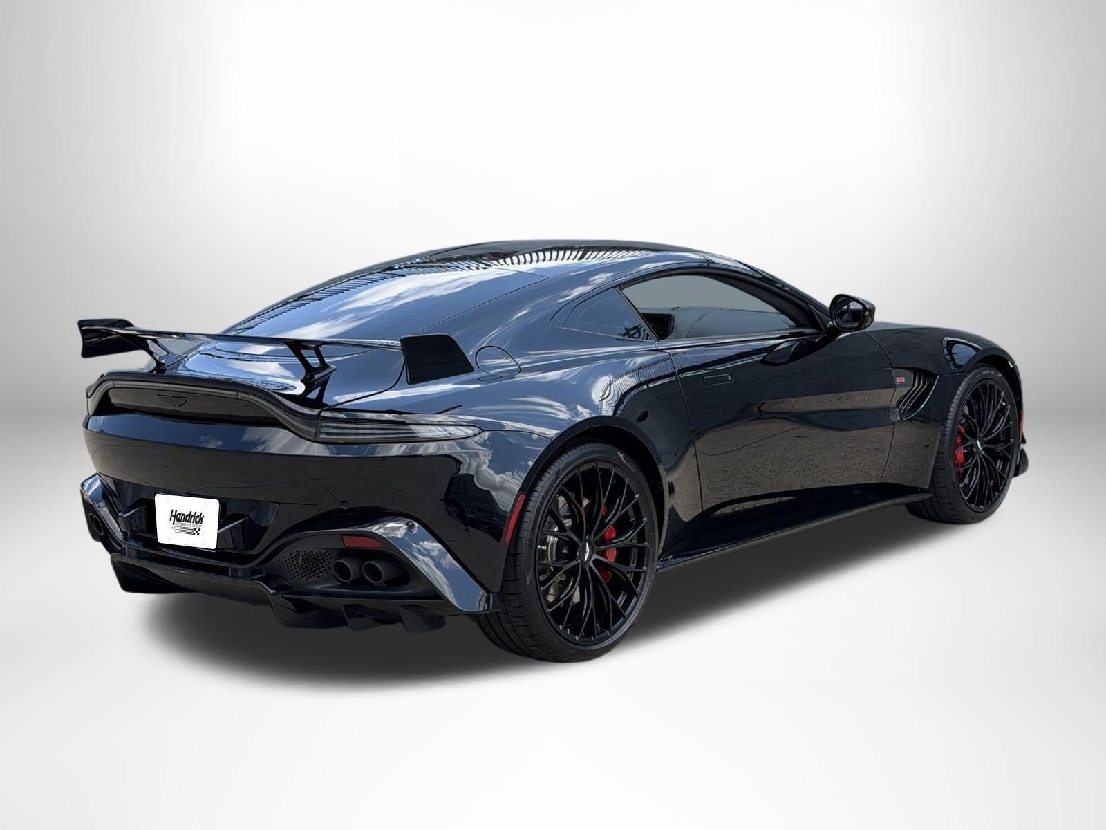 Used 2022 Aston Martin V8 Vantage Coupe RWD image 14