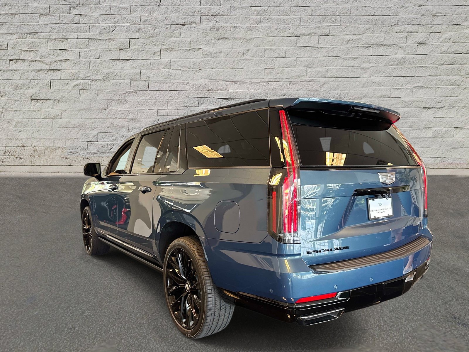New 2026 Cadillac Escalade ESV Platinum Sport w/ LPO, ONYX Package AWD/4WD image 3