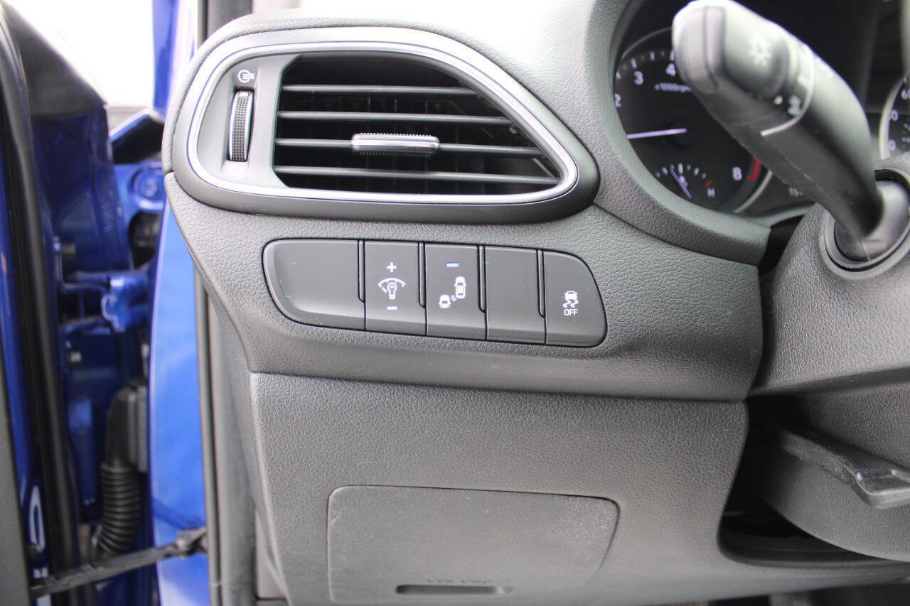 Used 2020 Hyundai Elantra GT w/ Style Package 02 image 21