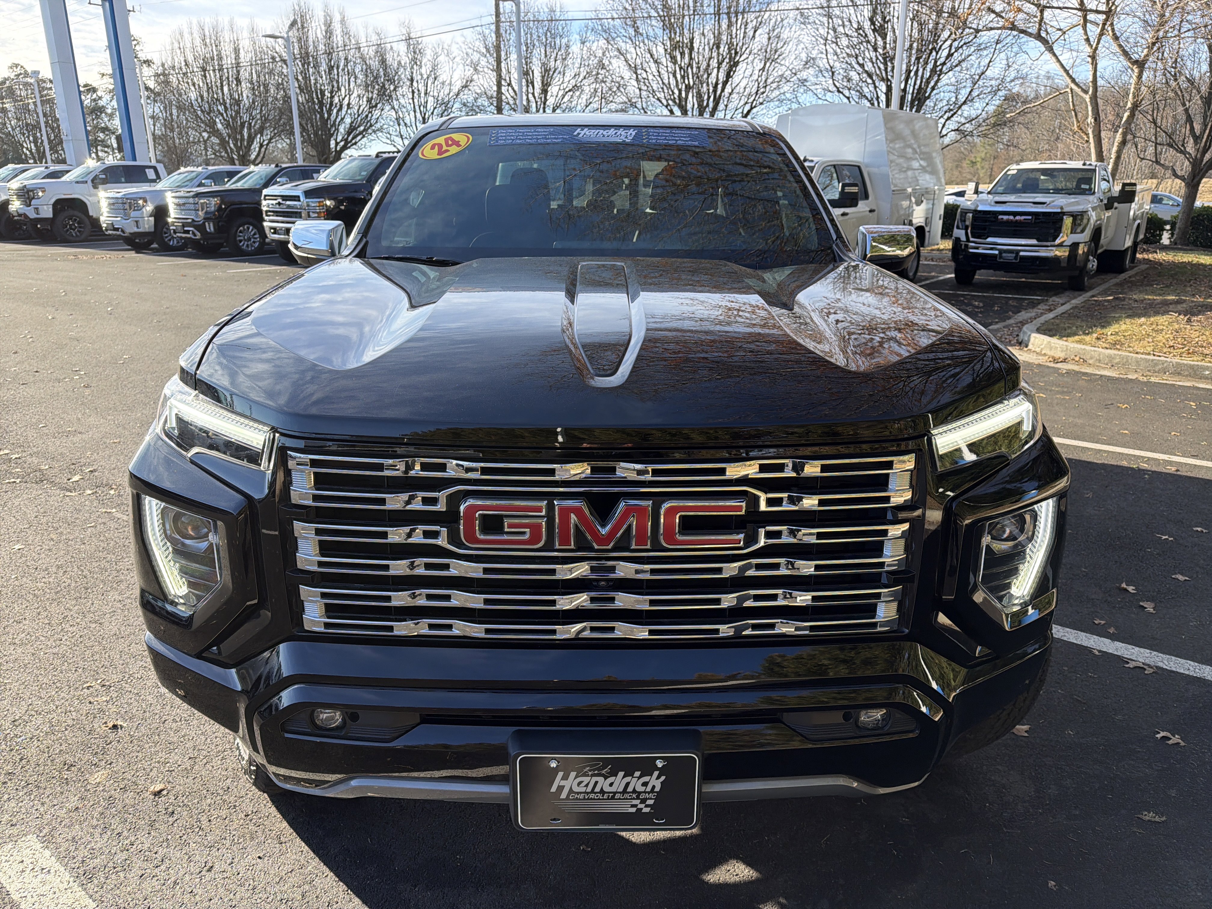 Used 2024 GMC Canyon Denali AWD/4WD image 3