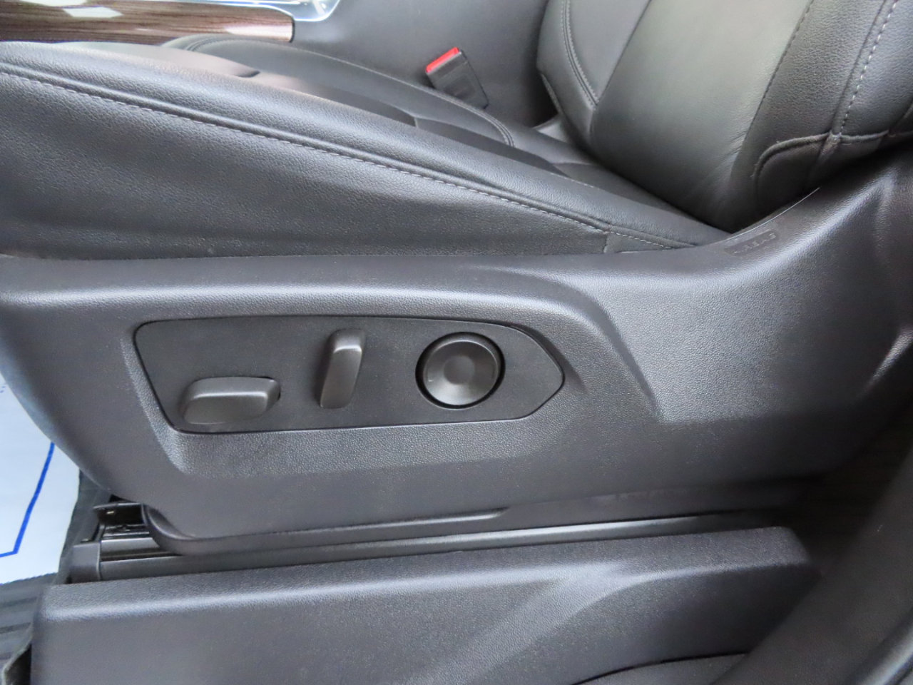 Used 2024 Chevrolet Silverado 2500 LT image 32