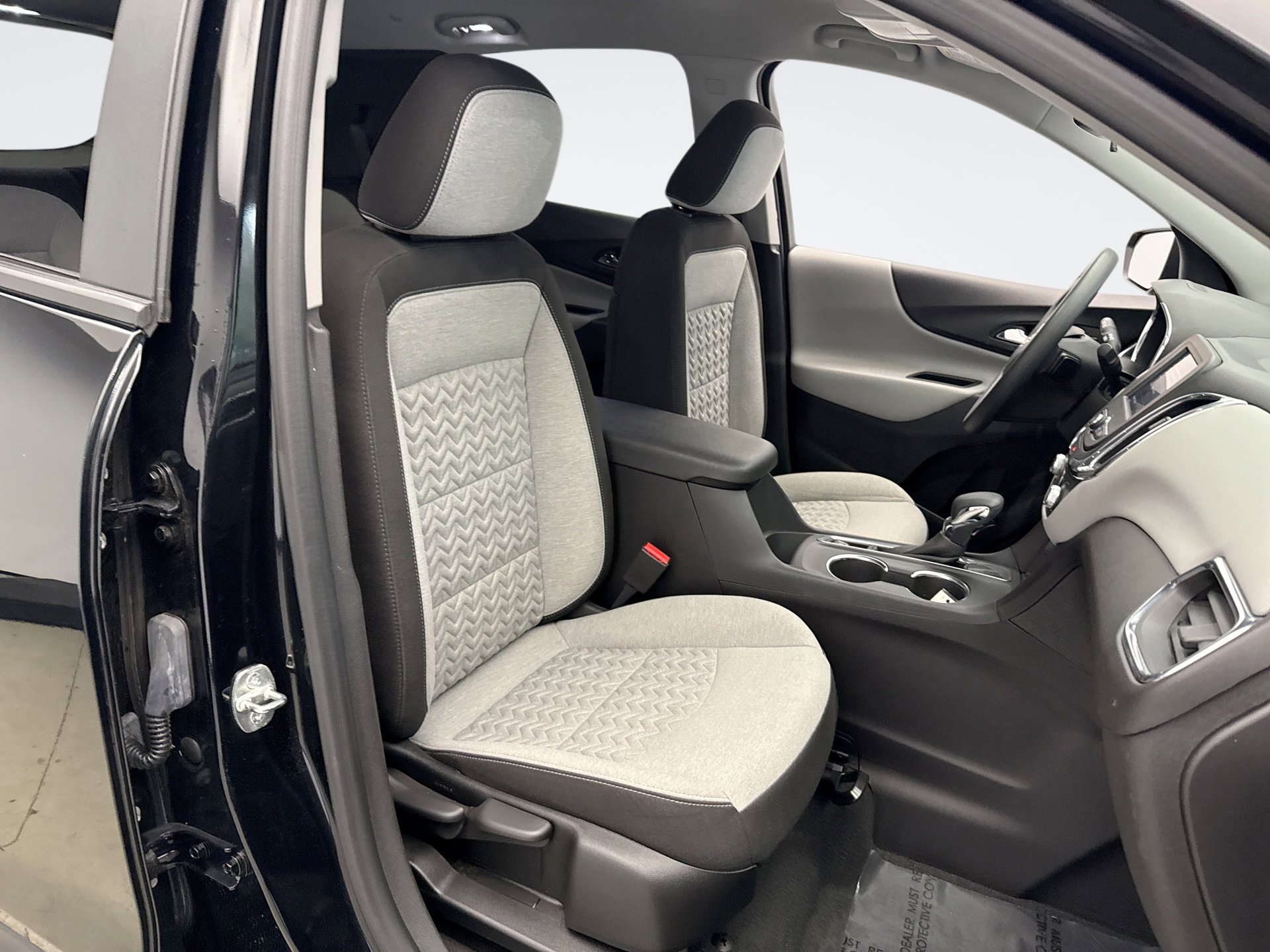 Used 2024 Chevrolet Equinox LS w/ LS Convenience Package image 16