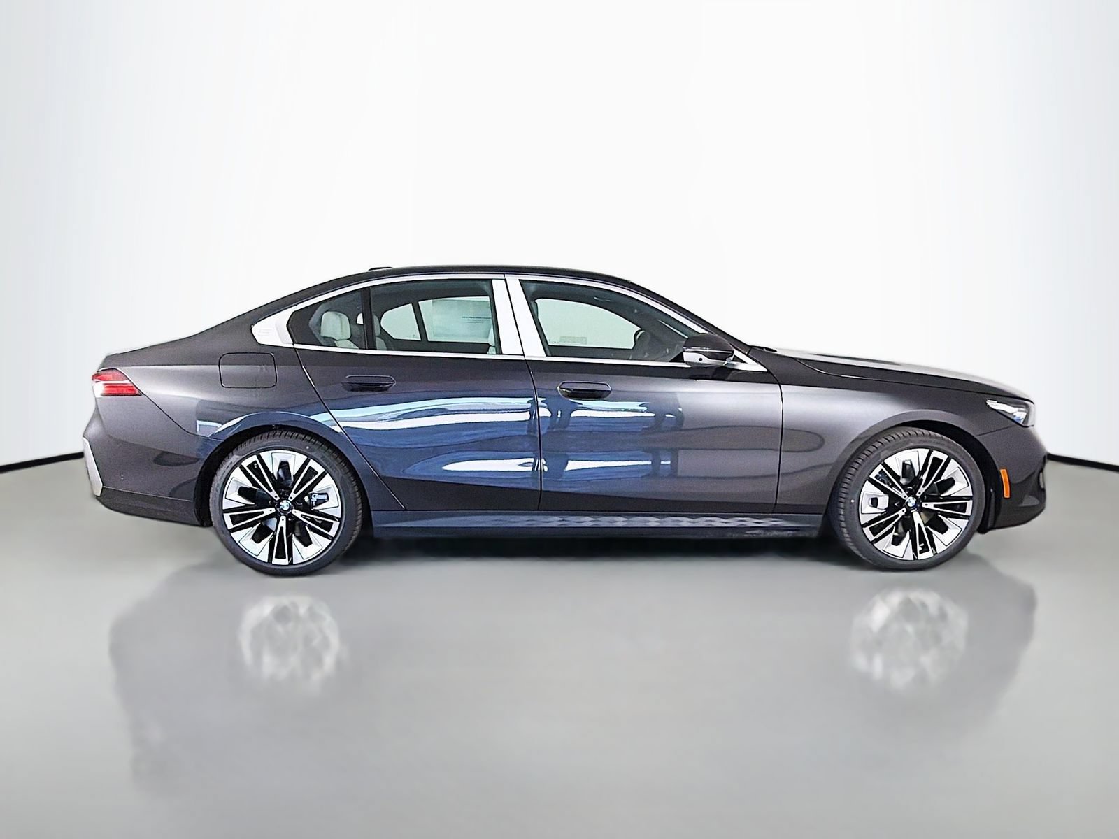 Used 2026 BMW i5 eDrive40 AWD/4WD image 8