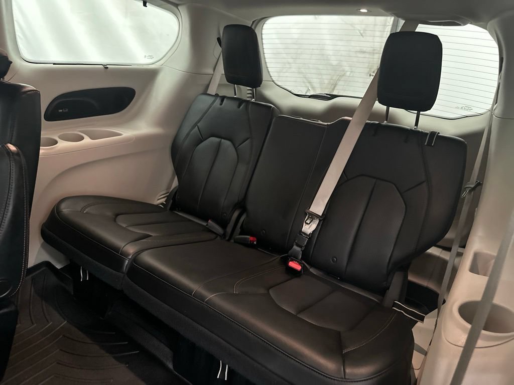 Used 2018 Chrysler Pacifica Touring-L Plus w/ Advanced Safetytec Group FWD image 25