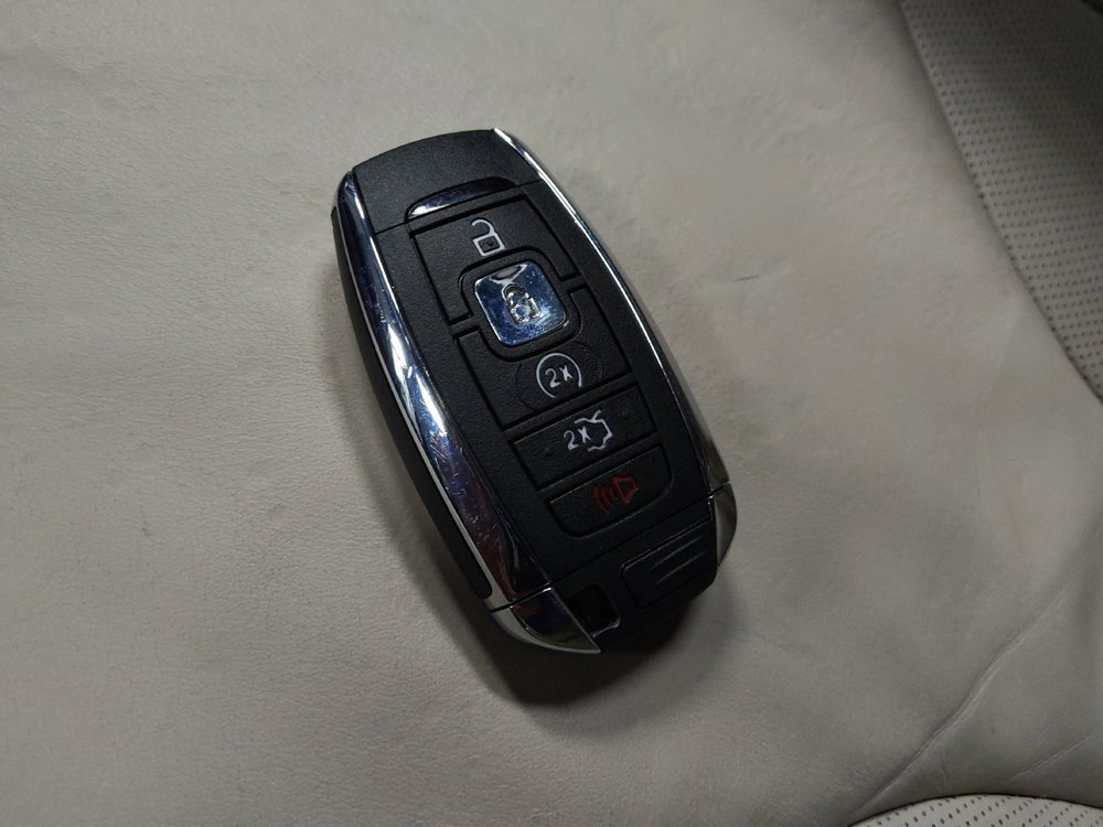 Used 2018 Lincoln MKC Select w/ Select Plus Package FWD image 32