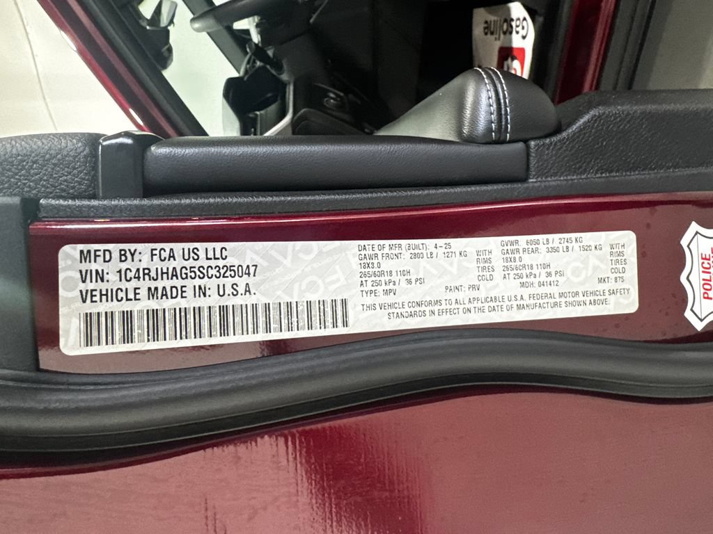 Used 2025 Jeep Grand Cherokee Altitude AWD/4WD image 43