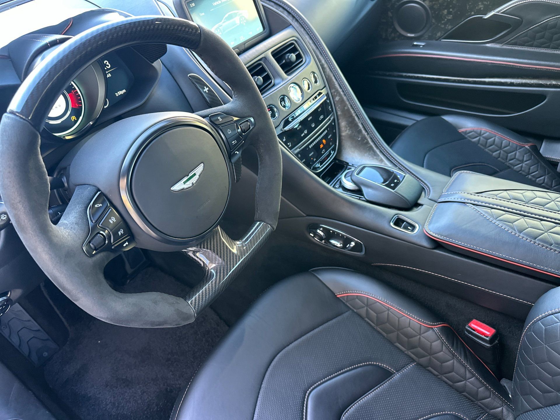 Used 2019 Aston Martin DBS Superleggera image 3