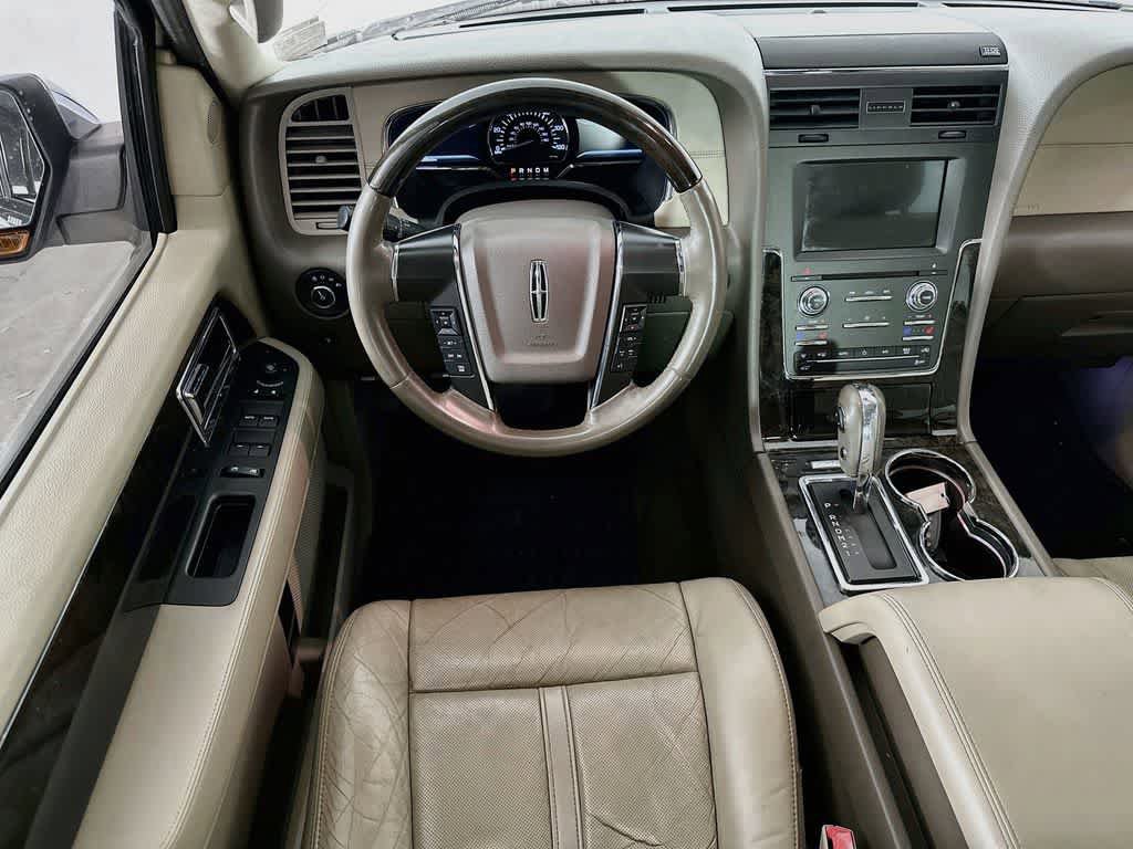 Used 2016 Lincoln Navigator Select RWD image 10