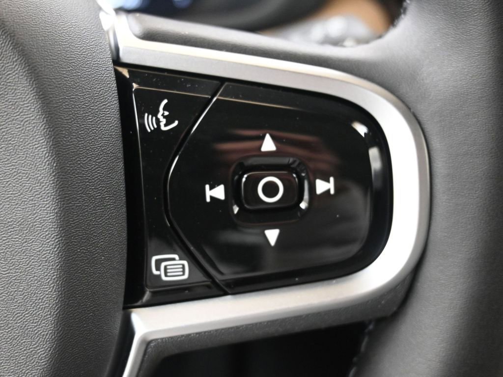 New 2026 Volvo XC60 B5 Plus w/ Protection Package Premier image 27