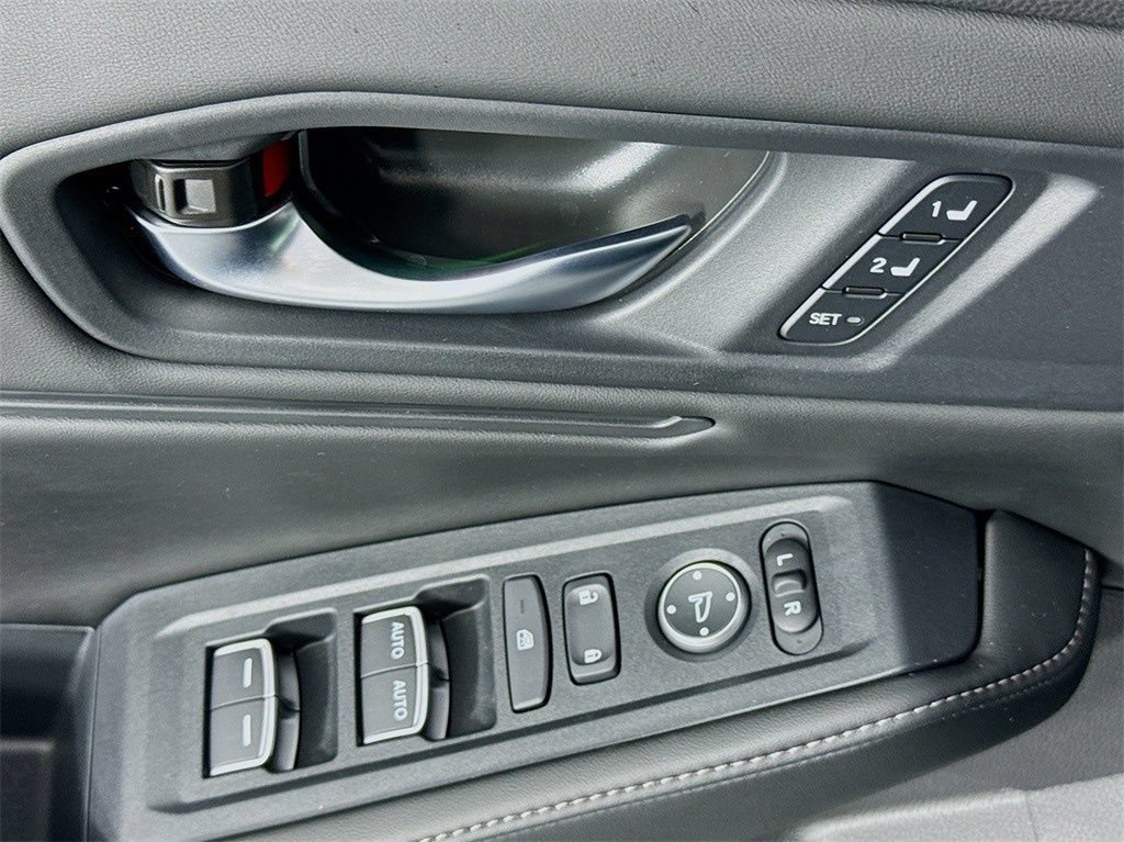 Used 2025 Honda Accord Sport image 28