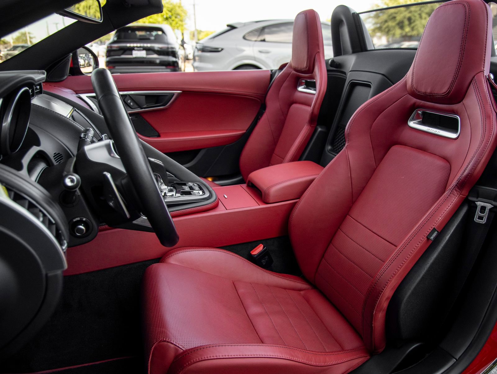 Used 2018 Jaguar F-TYPE R image 26