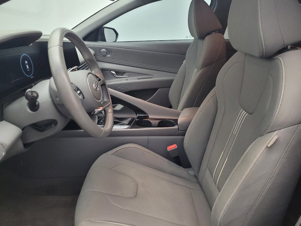 Used 2023 Hyundai Elantra SEL w/ Convenience Package image 17