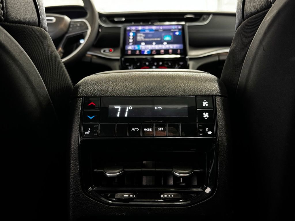 Certified 2024 Jeep Grand Cherokee L Limited w/ Luxury Tech Group II image 10