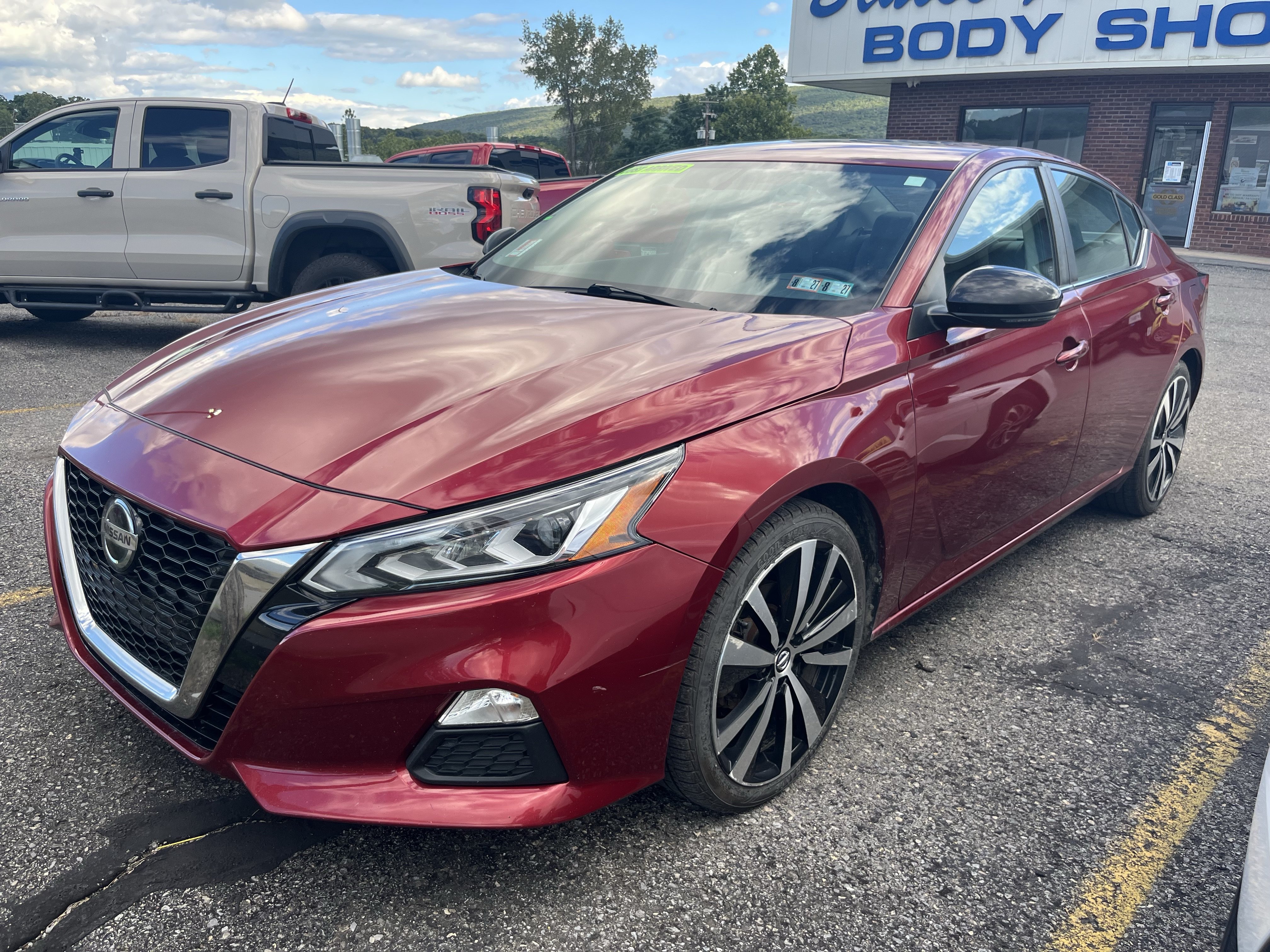 Used 2019 Nissan Altima 2.5 SR w/ SR Premium Package FWD image 2
