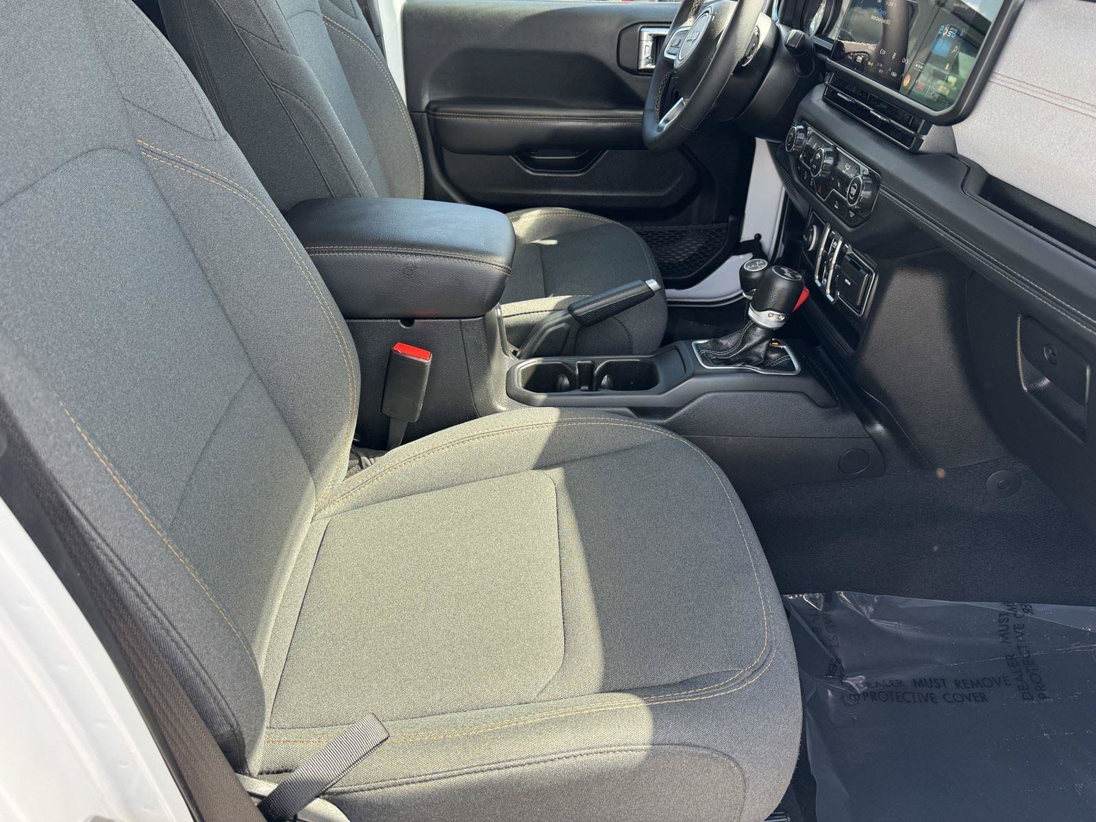 Used 2025 Jeep Wrangler Unlimited Sahara AWD/4WD image 9