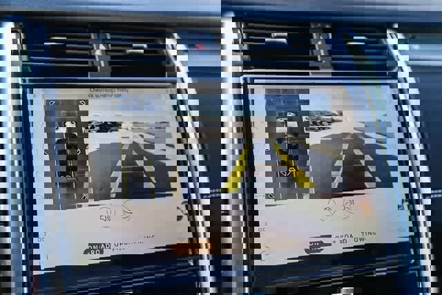 New 2025 Land Rover Discovery Dynamic SE image 26