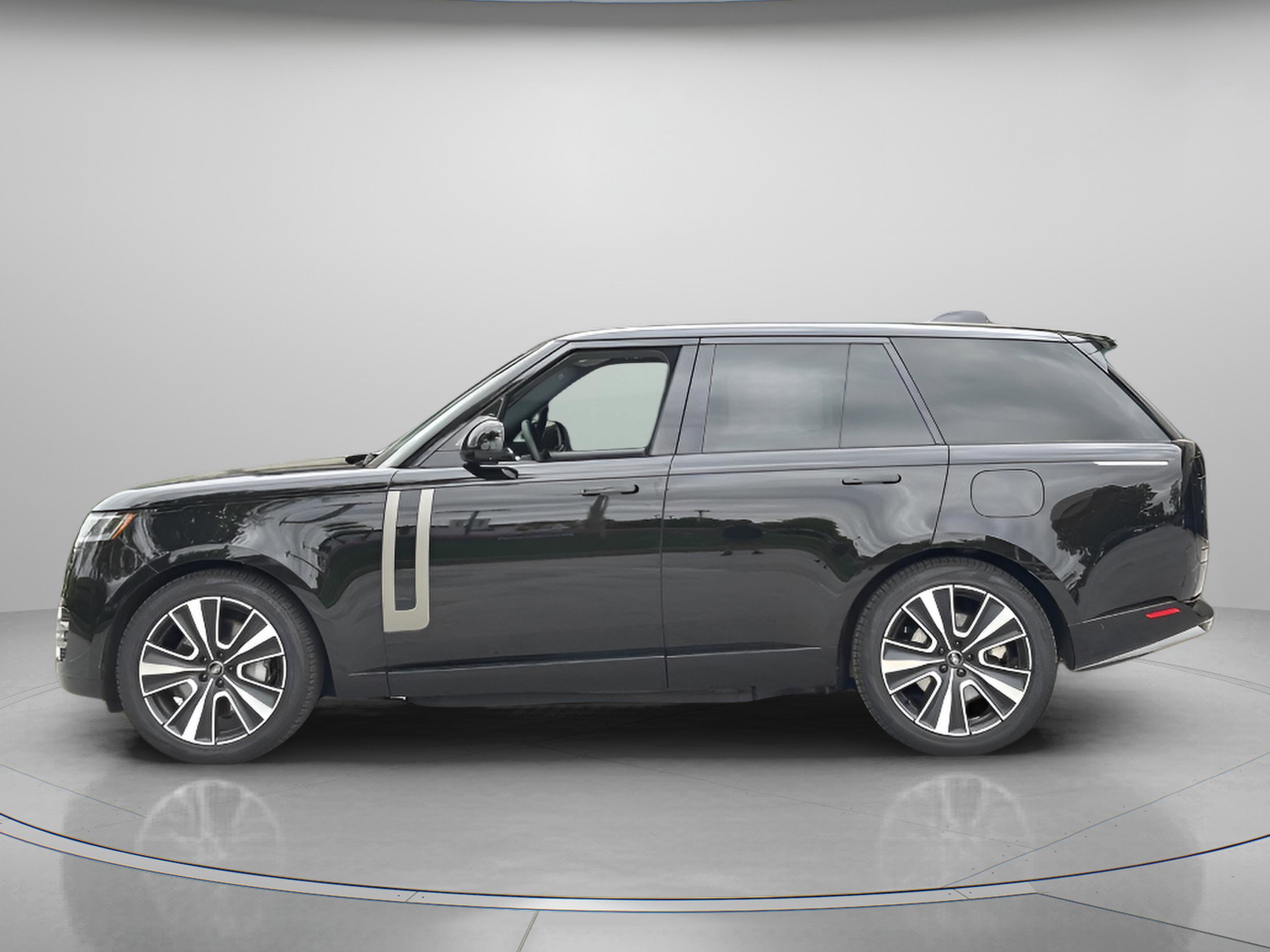New 2025 Land Rover Range Rover SE image 2
