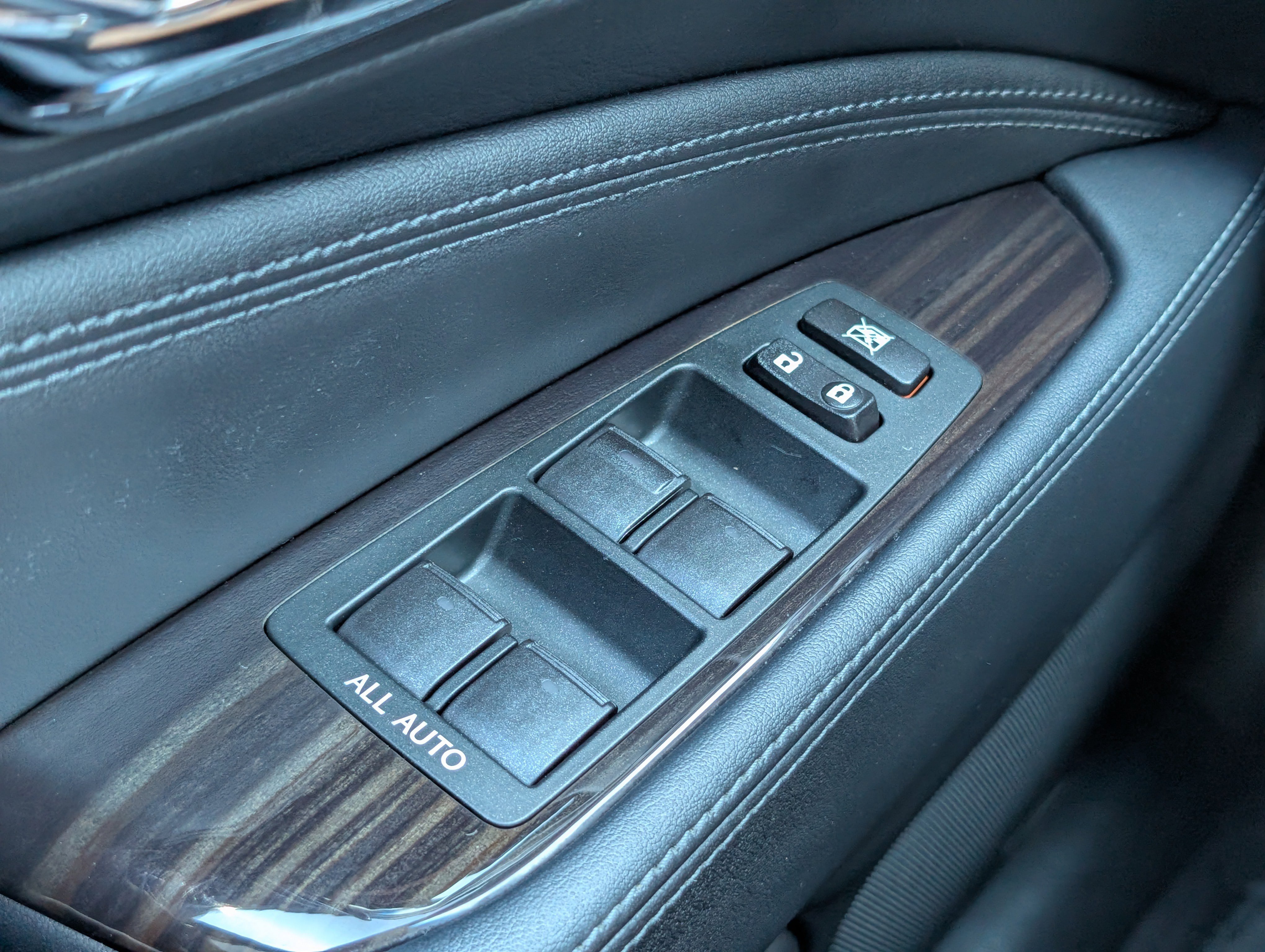 Used 2015 Lexus LS 460 image 27