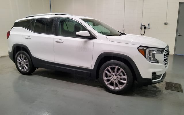 Used 2024 GMC Terrain SLT AWD/4WD image 9
