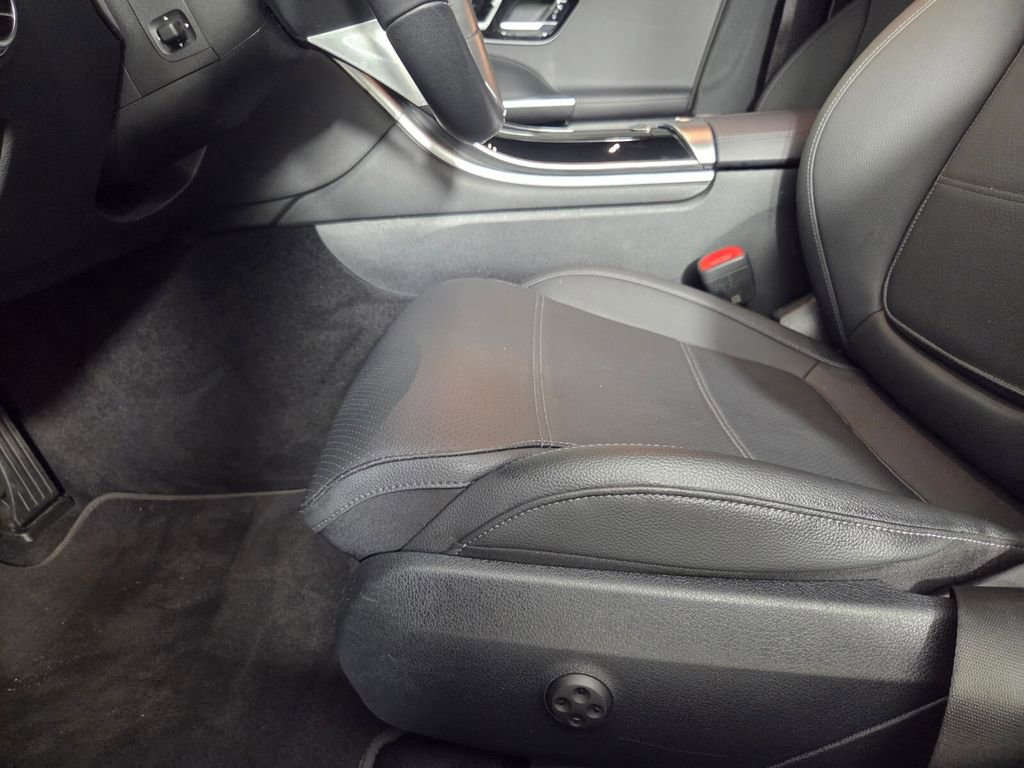 Used 2024 Mercedes-Benz C 300 Sedan image 13