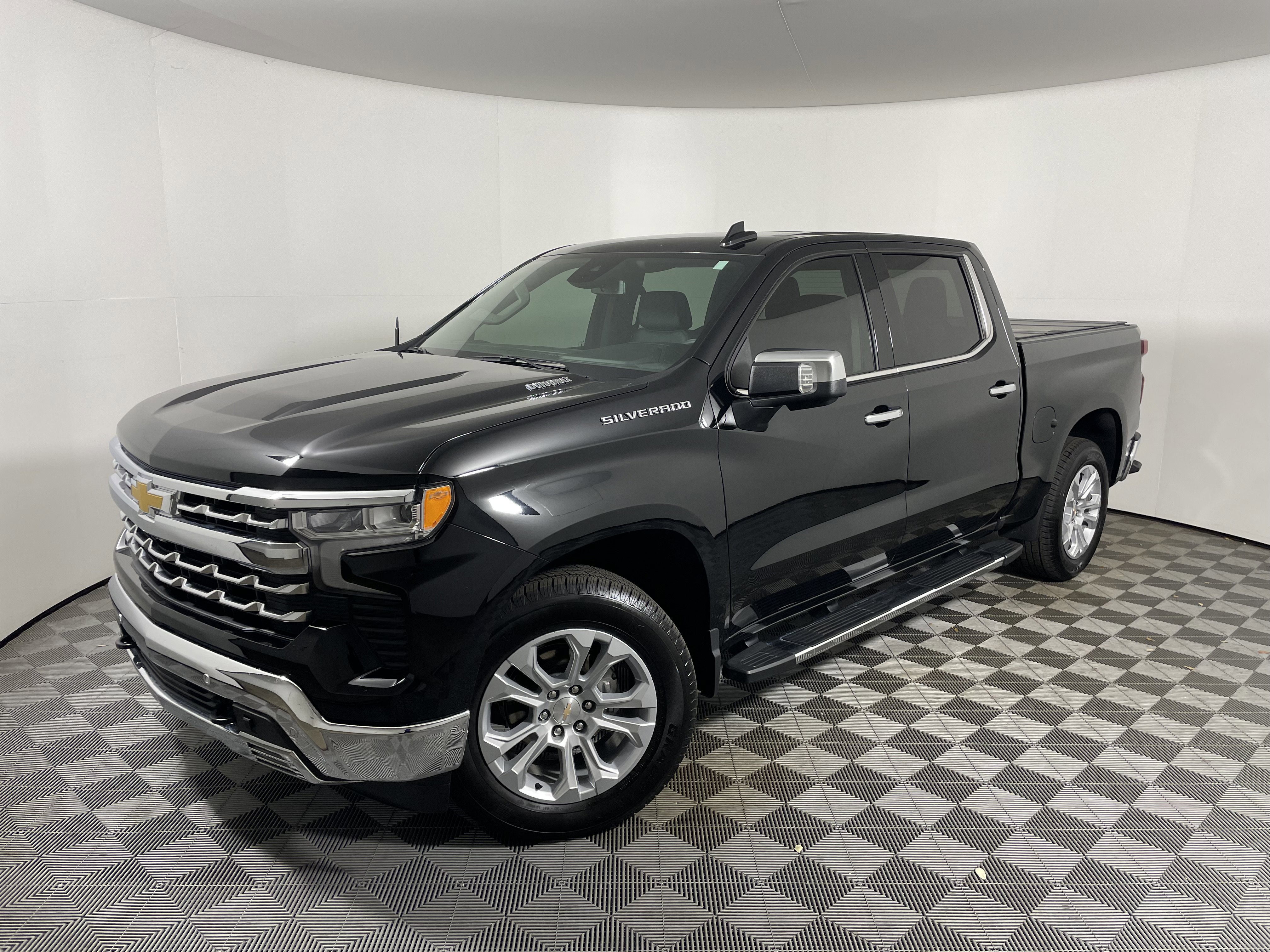Used 2026 Chevrolet Silverado 1500 LTZ RWD image 1