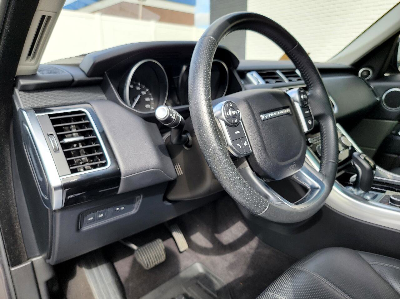 Used 2017 Land Rover Range Rover Sport HSE image 16