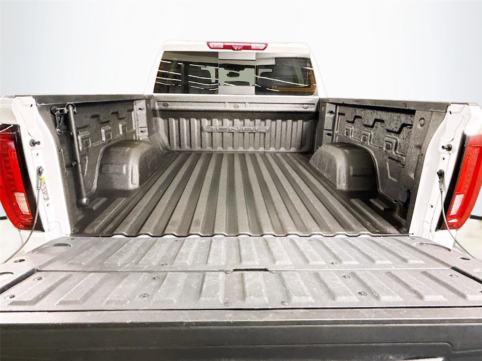 Used 2023 GMC Sierra 1500 Denali w/ Technology Package AWD/4WD image 19