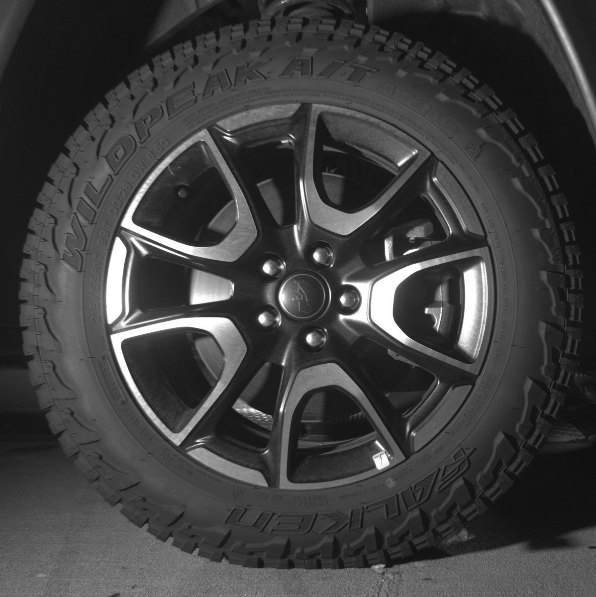 Used 2025 Jeep Compass Trailhawk AWD/4WD image 13
