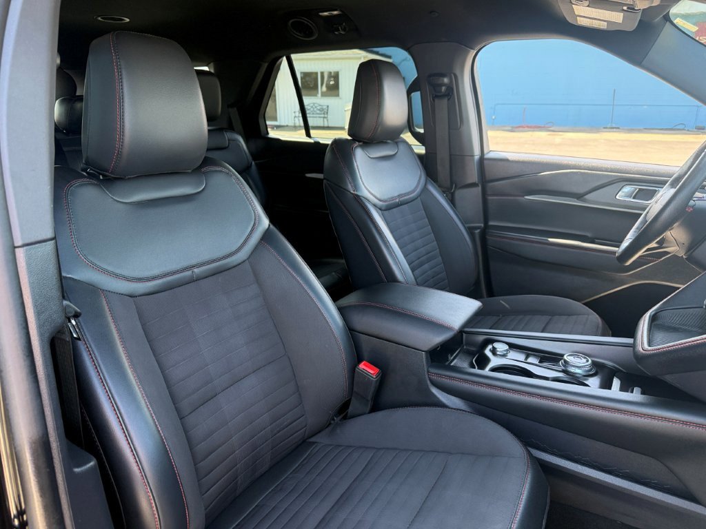 Certified 2025 Ford Explorer ST-Line w/ ST-Line Street Pack AWD/4WD image 28