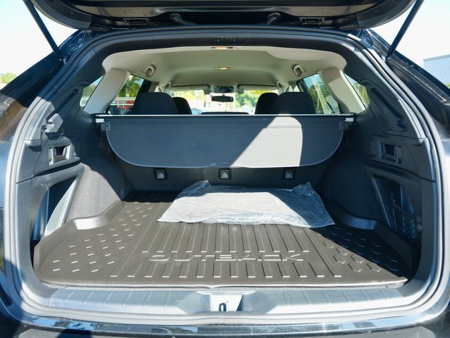Used 2022 Subaru Outback Premium image 6