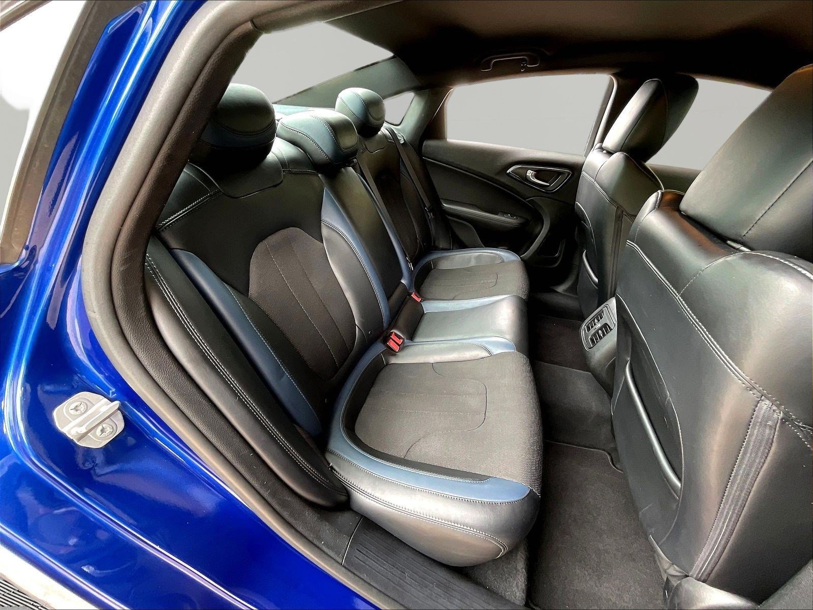 Used 2015 Chrysler 200 S w/ Comfort Group FWD image 24