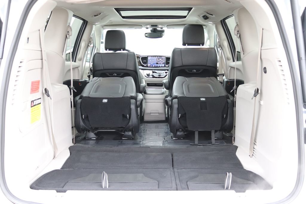 Used 2023 Chrysler Pacifica Limited image 58