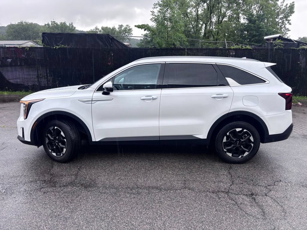 Used 2025 Kia Sorento S AWD/4WD image 5