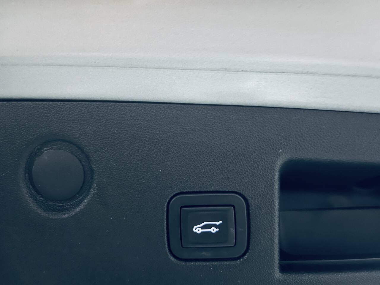 Used 2019 Chevrolet Equinox LT w/ Driver Convenience Package FWD image 38