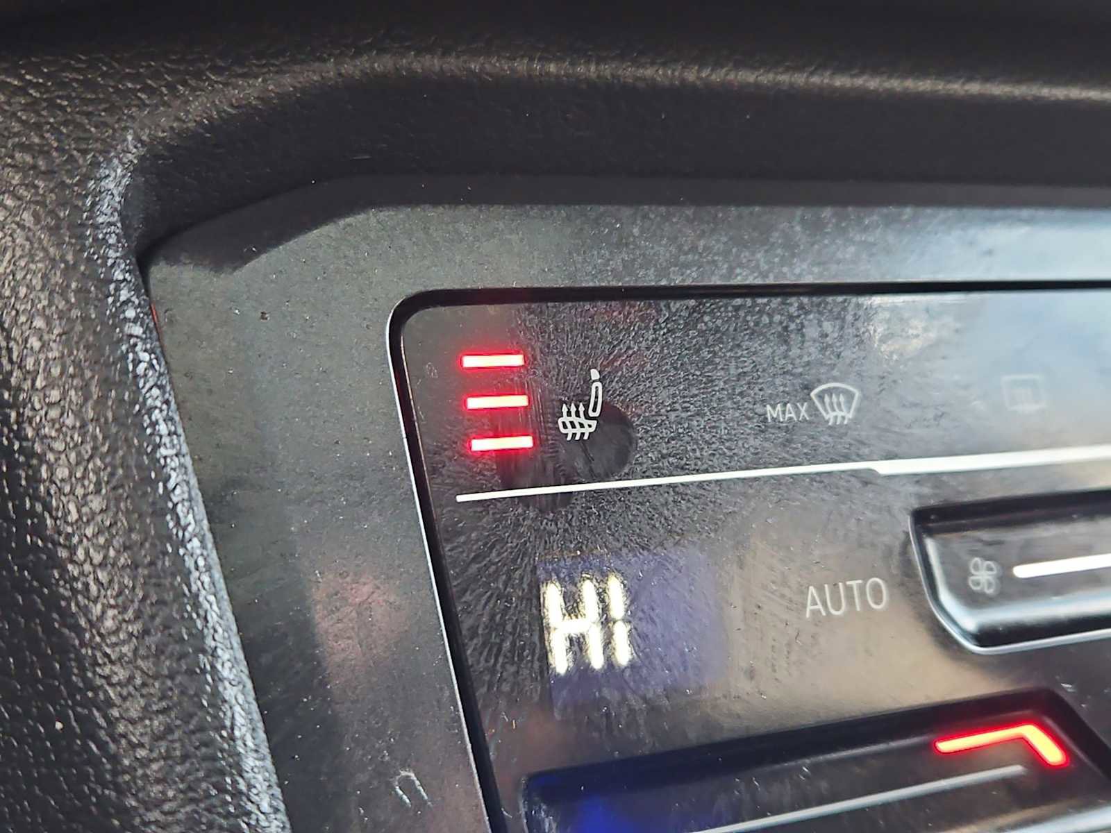 Used 2022 Volkswagen Tiguan SE w/ Panoramic Sunroof Package image 19