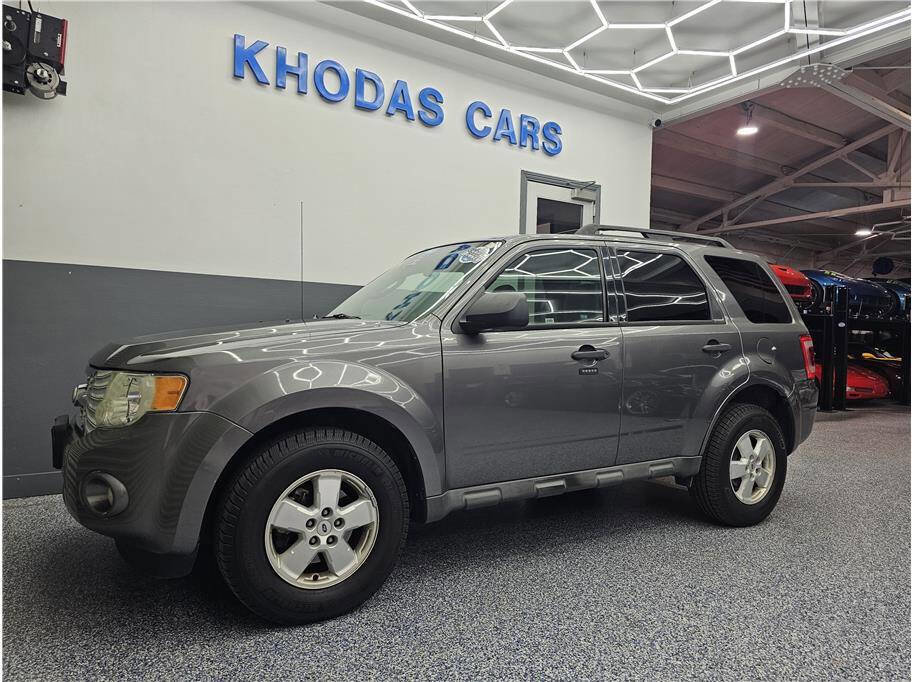 Used 2010 Ford Escape XLT image 2