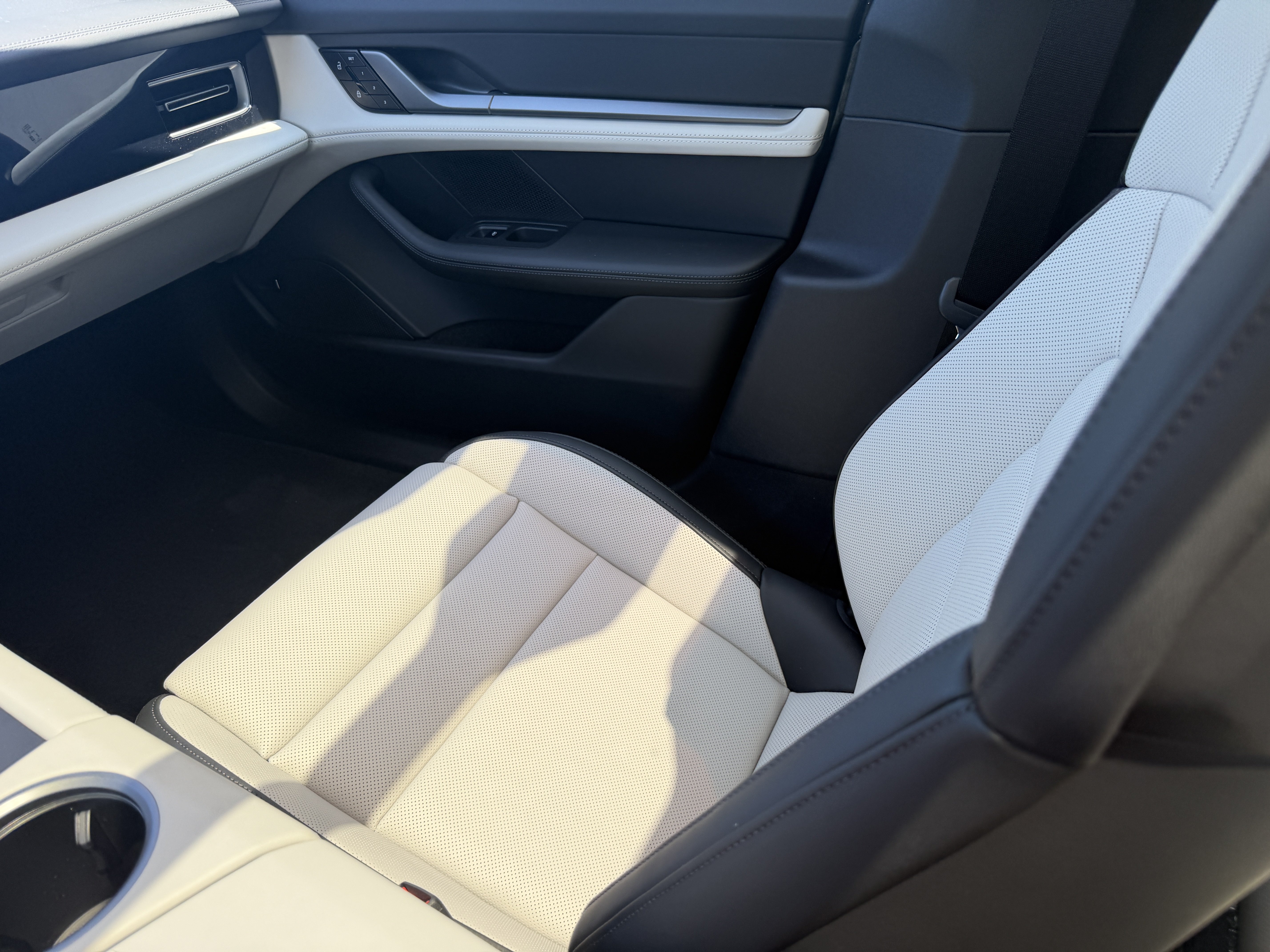 New 2026 Porsche Taycan AWD/4WD image 17