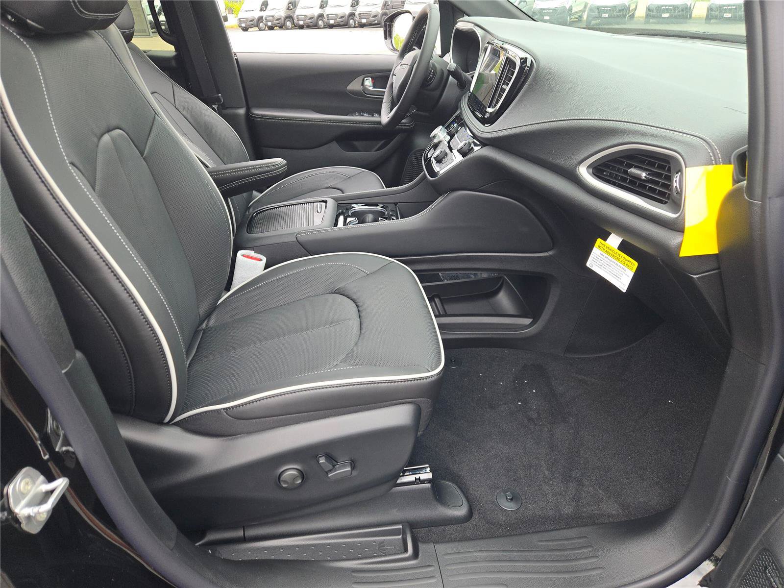 New 2027 Chrysler Pacifica Limited AWD/4WD image 7